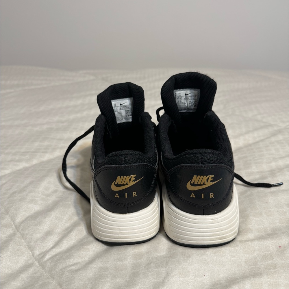 Like new Ladies Nike running shoes. Size 10